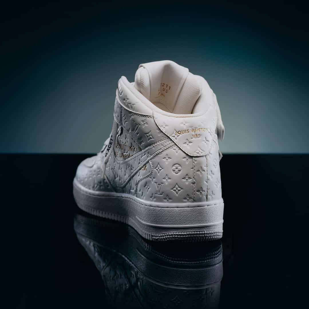 Louis Vuitton x Nike Air Force 1 Mid Triple White - Le Site de la