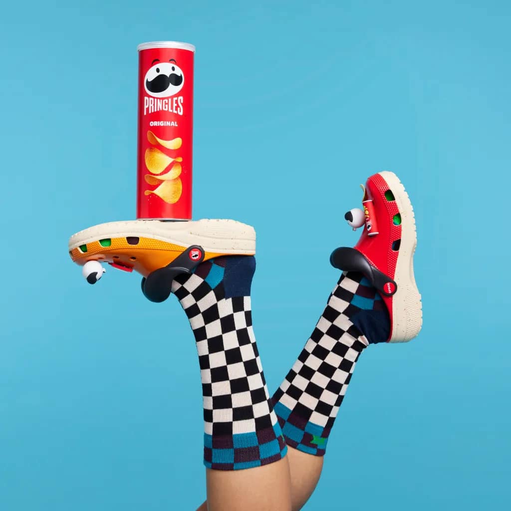 Crocs sort une collection Pringles - Le Site de la Sneaker